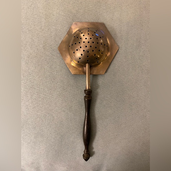 ANTIQUE STERLING TEA STRAINER with WOODEN HANDLE - Picture 2 of 13